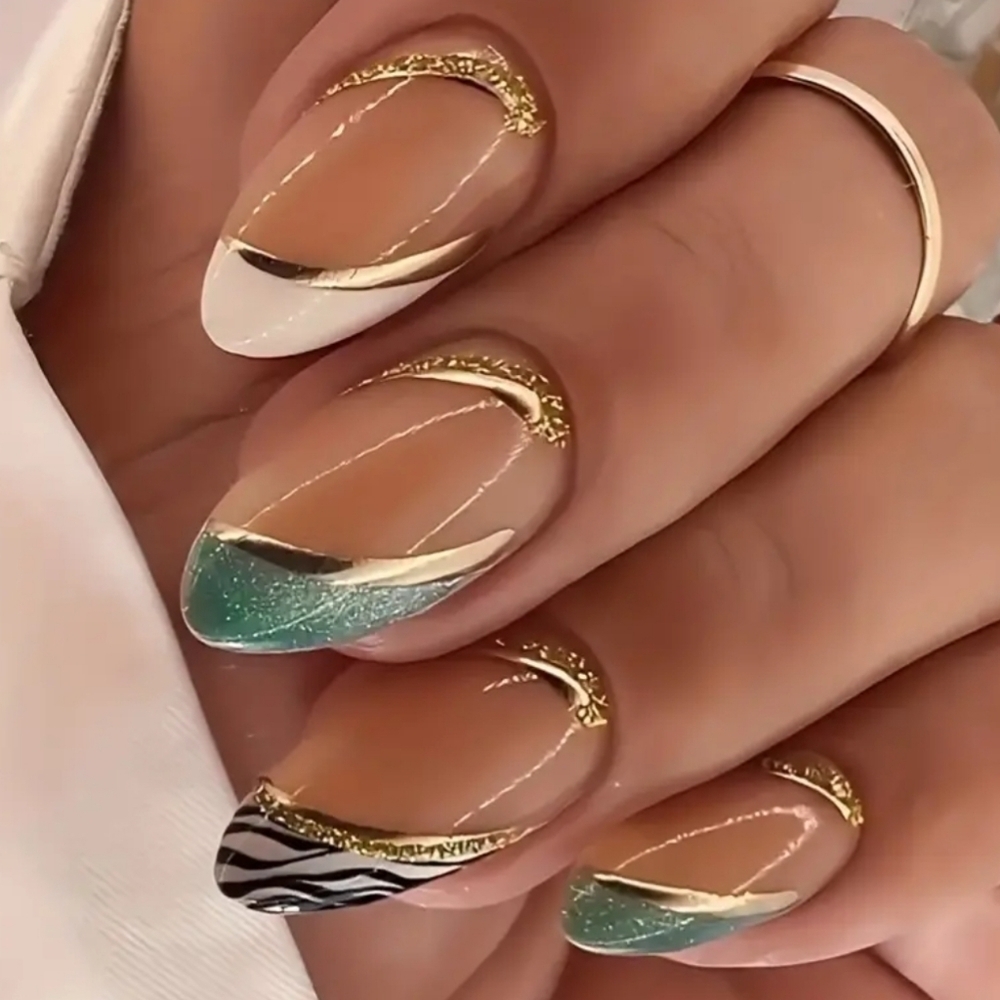 24 Pieces press on nails
